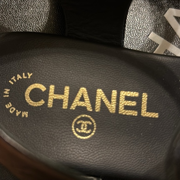 Chanel Sz 38 Made in Italy - sandals w/flowers (sz 8) - Picture 4 of 7